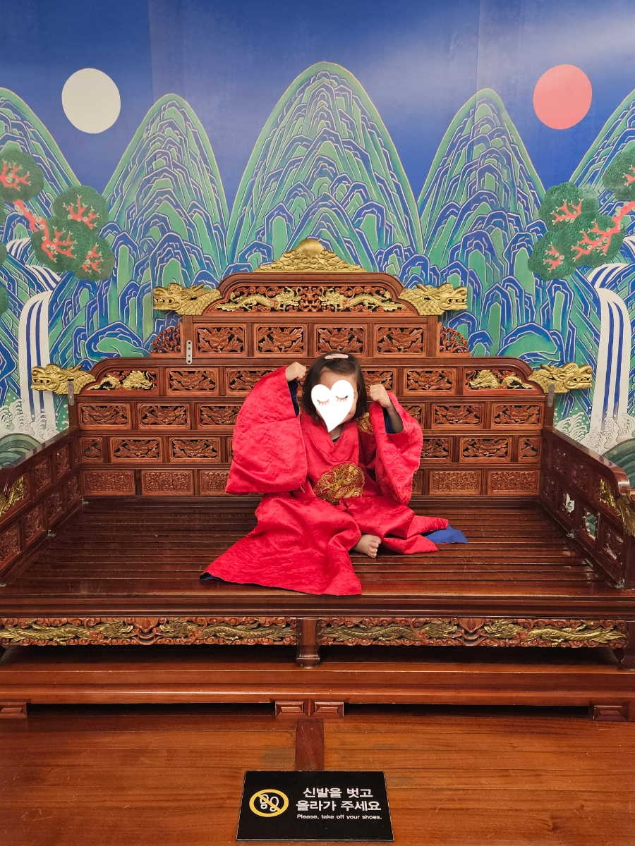 Seoul with Kids #2: From HiKR Ground to Gwanghwamun Square